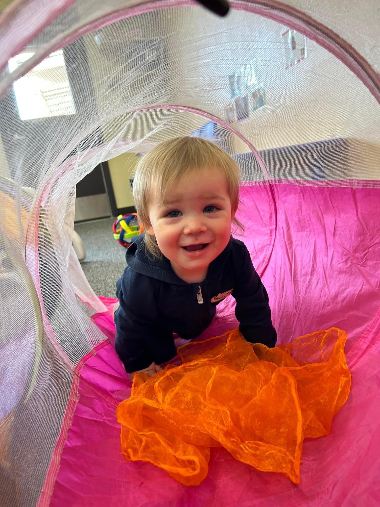 Working on gross motor skills crawling through tunnels. - Casa Niños ...